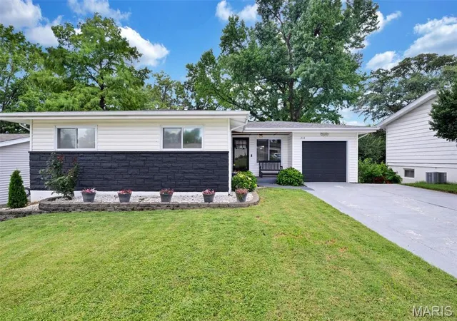 Photo 2 of Sale Pending at 218 Martigney Dr, Saint Louis, MO 63129 | MLS# MIS26052252 | Listing updated on 2026-08-25