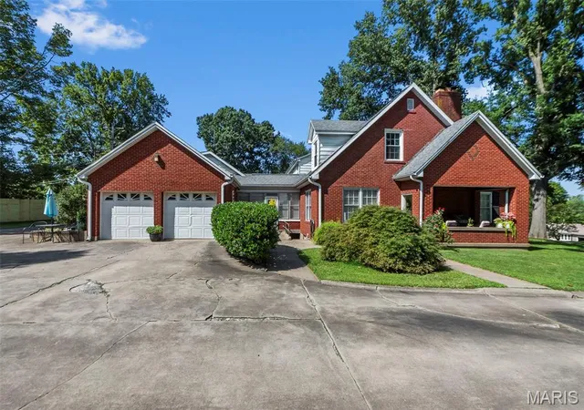 Photo 4 of Sale Pending at 811 E Rodney Dr, Cape Girardeau, MO 63701 | MLS# MIS26052254 | Listing updated on 2026-10-01
