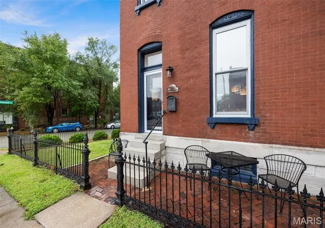 Photo 3 of Townhouse for sale at 2869 Missouri Ave, Saint Louis, MO 63118 | MLS# MIS26052255 | Listing updated on 2026-08-24