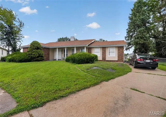 Single family home for sale at 5998 Sir Edward Ct, Florissant, MO 63033 | MLS# MIS26052257