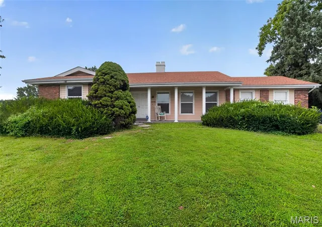 Photo 2 of Single family home for sale at 5998 Sir Edward Ct, Florissant, MO 63033 | MLS# MIS26052257 | Listing updated on 2026-10-06