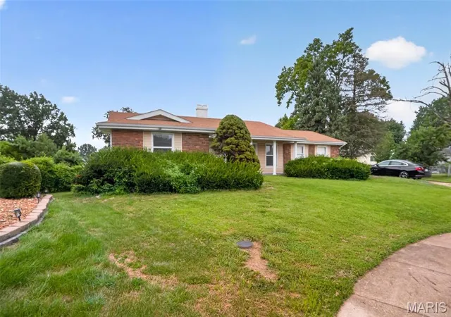 Photo 3 of Single family home for sale at 5998 Sir Edward Ct, Florissant, MO 63033 | MLS# MIS26052257 | Listing updated on 2026-10-06