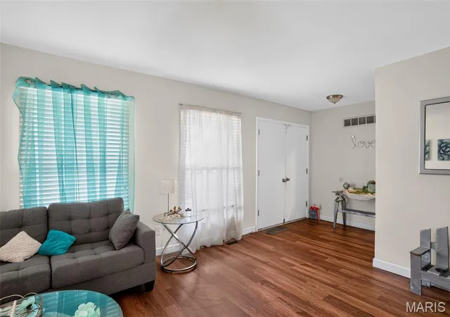 Photo 3 of Single family home for sale at 5998 Sir Edward Ct, Florissant, MO 63033 | MLS# MIS26052257 | Listing updated on 2026-10-06