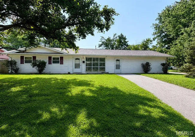 Photo 1 of Sale Pending at 214 Donald St, East Saint Louis, IL 62206 | MLS# MIS26052271 | Listing updated on 2026-08-15