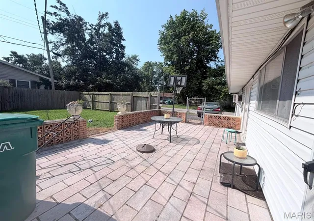 Photo 3 of Sale Pending at 214 Donald St, East Saint Louis, IL 62206 | MLS# MIS26052271 | Listing updated on 2026-08-15