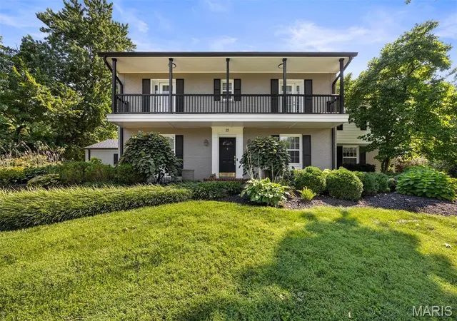 Photo 1 of Single family home for sale at 25 Berkshire Dr, Saint Louis, MO 63117 | MLS# MIS26052276 | Listing updated on 2026-10-03