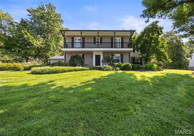 Photo 3 of Single family home for sale at 25 Berkshire Dr, Saint Louis, MO 63117 | MLS# MIS26052276 | Listing updated on 2026-10-03
