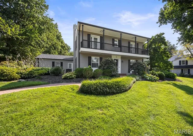 Photo 3 of Single family home for sale at 25 Berkshire Dr, Saint Louis, MO 63117 | MLS# MIS26052276 | Listing updated on 2026-10-03
