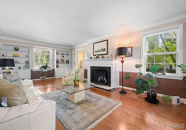 Photo 4 of Single family home for sale at 25 Berkshire Dr, Saint Louis, MO 63117 | MLS# MIS26052276 | Listing updated on 2026-10-03