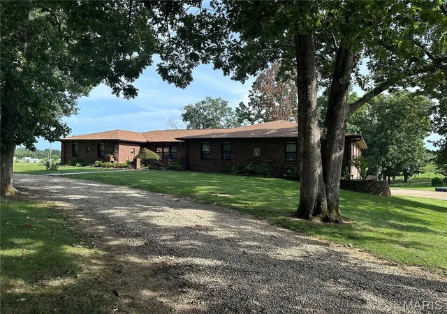 Photo 3 of Single family home for sale at 108 Tinsley Rd, Bismarck, MO 63624 | MLS# MIS26052278 | Listing updated on 2026-08-31