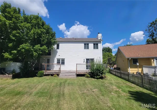 Photo 3 of Sale Pending at 1978 Acorn Trl Dr, Florissant, MO 63031 | MLS# MIS26052286 | Listing updated on 2026-09-01