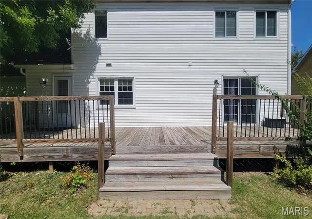 Photo 3 of Sale Pending at 1978 Acorn Trl Dr, Florissant, MO 63031 | MLS# MIS26052286 | Listing updated on 2026-09-01
