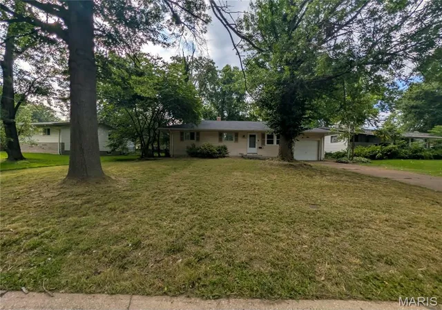 Photo 1 of Sale Pending at 10309 Durness Dr, Saint Louis, MO 63137 | MLS# MIS26052292 | Listing updated on 2026-08-20