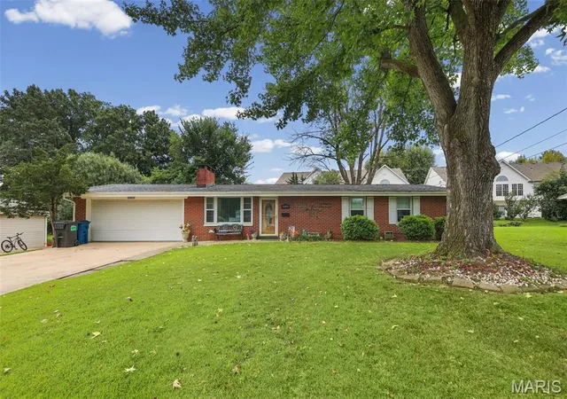 2nd image of 5009 Staten Dr, Godfrey, IL 62035 | MLS# MIS26052295