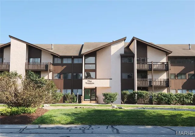 Photo 1 of Sale Pending at 1465 Heritage Landing #304, Saint Charles, MO 63303 | MLS# MIS26052299 | Listing updated on 2026-09-06