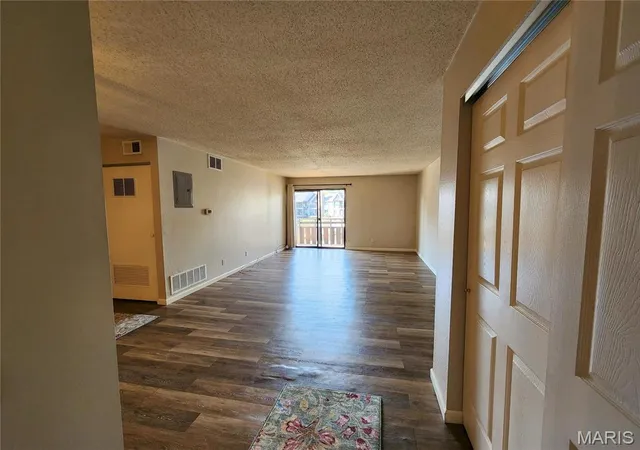 Photo 3 of Sale Pending at 1465 Heritage Landing #304, Saint Charles, MO 63303 | MLS# MIS26052299 | Listing updated on 2026-09-06