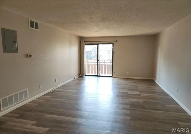 Photo 4 of Sale Pending at 1465 Heritage Landing #304, Saint Charles, MO 63303 | MLS# MIS26052299 | Listing updated on 2026-09-06