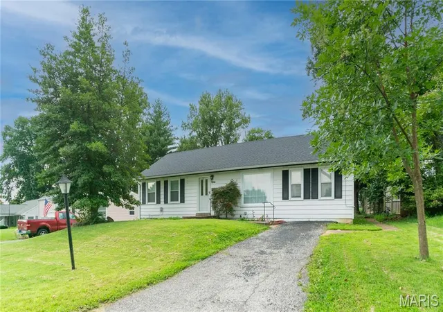 Photo 1 of Single family home for sale at 6936 Greenholly Dr, Saint Louis, MO 63123 | MLS# MIS26052302 | Listing updated on 2026-09-30