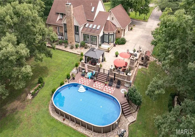 Photo 2 of Single family home for sale at 19339 Hurricane Dr, Carlinville, IL 62626 | MLS# MIS26052309 | Listing updated on 2026-08-17