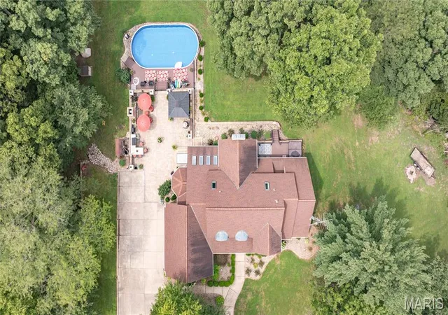 Photo 3 of Single family home for sale at 19339 Hurricane Dr, Carlinville, IL 62626 | MLS# MIS26052309 | Listing updated on 2026-08-17