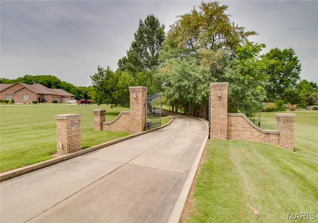 Photo 98 of Single family home for sale at 19339 Hurricane Dr, Carlinville, IL 62626 | MLS# MIS26052309 | Listing updated on 2026-08-17