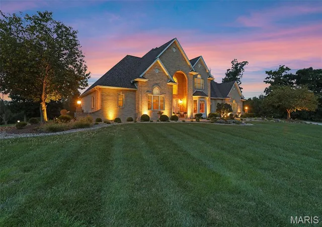 2nd image of 105 Fox Hill Ct, Edwardsville, IL 62025 | MLS# MIS26052310