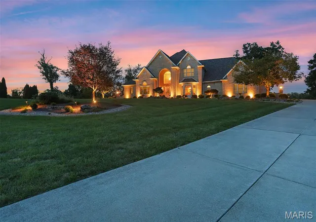 3rd image of 105 Fox Hill Ct, Edwardsville, IL 62025 | MLS# MIS26052310