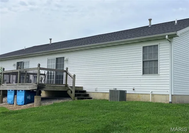 11th image of 75 Crimson Ct, Highland, IL 62249 | MLS# MIS26052312