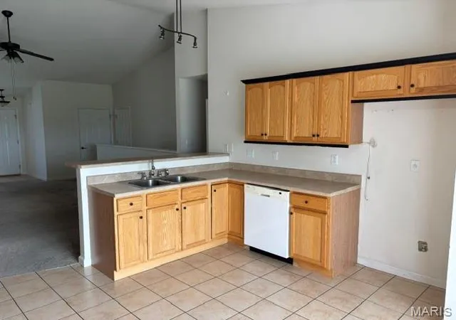 4th image of 75 Crimson Ct, Highland, IL 62249 | MLS# MIS26052312