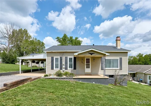 1st image of 365 E 3rd St, Moscow Mills, MO 63362 | MLS# MIS26052320
