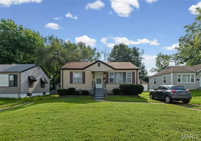 Photo 2 of Sale Pending at 6010 Eaton Dr, Saint Louis, MO 63134 | MLS# MIS26052327 | Listing updated on 2026-09-20