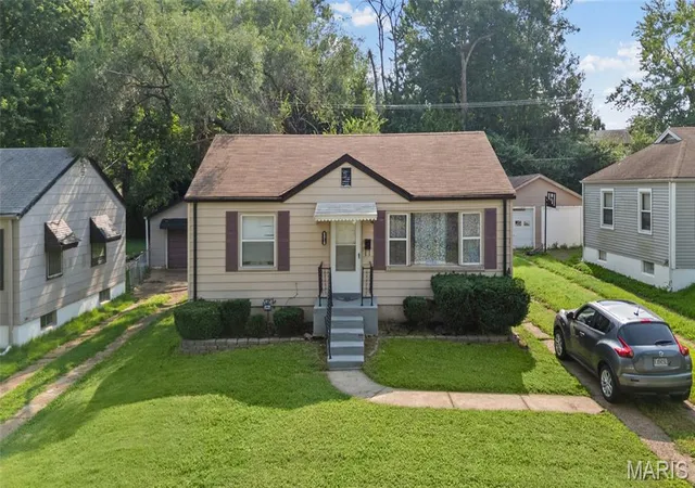 Photo 3 of Sale Pending at 6010 Eaton Dr, Saint Louis, MO 63134 | MLS# MIS26052327 | Listing updated on 2026-09-20