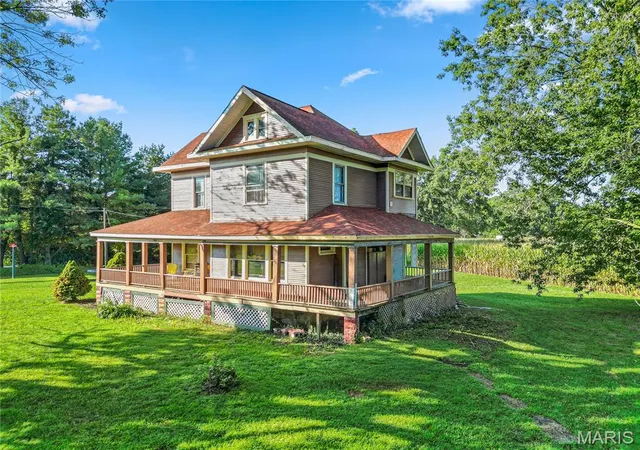 Photo 3 of Single family home for sale at 124 W Warren, Irving, IL 62051 | MLS# MIS26052332 | Listing updated on 2026-09-07