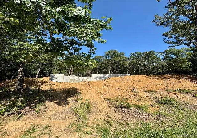 3rd image of 634 Bunker Hill Dr, De Soto, MO 63020 | MLS# MIS26052334