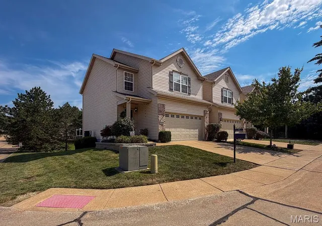 Photo 3 of Condo for sale at 4242 Forder Heights Dr, St Louis, MO 63129 | MLS# MIS26052338 | Listing updated on 2026-09-03