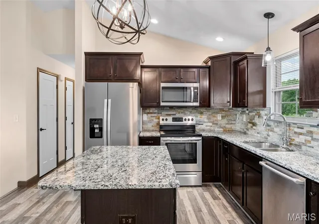 Photo 4 of Single family home for sale at 300 Olyvia Dr, Saint Jacob, IL 62281 | MLS# MIS26052341 | Listing updated on 2026-10-08