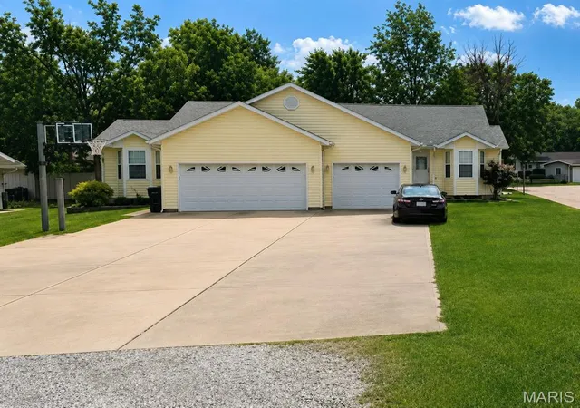 Photo 1 of Multi family home for sale at 570 E Old Us 50, Beckemeyer, IL 62219 | MLS# MIS26052347 | Listing updated on 2026-09-02