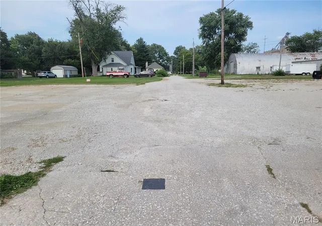 Photo 2 of Land for sale at 112 N Spruce St, Nokomis, IL 62075 | MLS# MIS26052351 | Listing updated on 2026-08-14