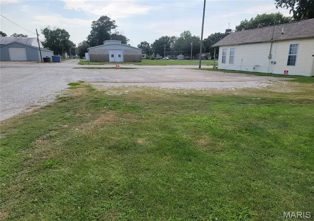 Photo 3 of Land for sale at 112 N Spruce St, Nokomis, IL 62075 | MLS# MIS26052351 | Listing updated on 2026-08-14