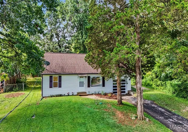 1st image of 118 Cherry Hill Dr, Fenton, MO 63026 | MLS# MIS26052352