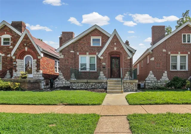 Photo 1 of Sale Pending at 5644 Nottingham Ave, Saint Louis, MO 63109 | MLS# MIS26052360 | Listing updated on 2026-08-19