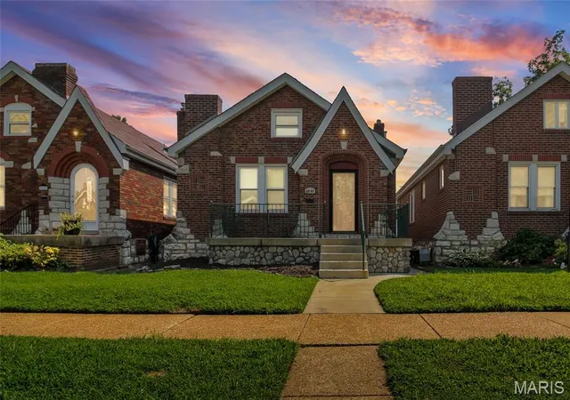 Photo 2 of Sale Pending at 5644 Nottingham Ave, Saint Louis, MO 63109 | MLS# MIS26052360 | Listing updated on 2026-08-19