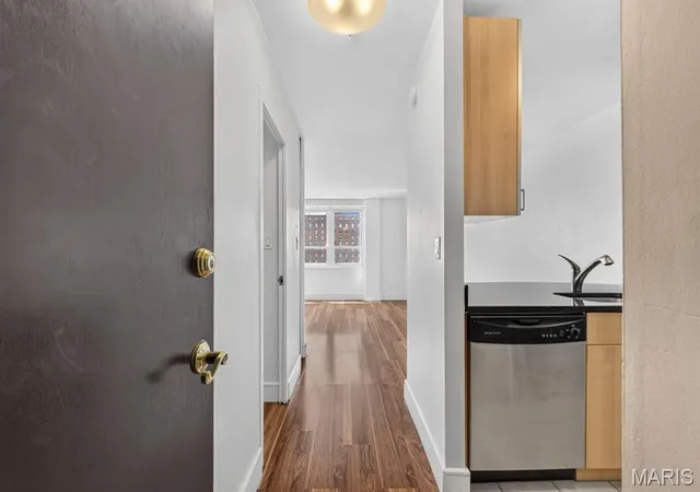 Photo 2 of Condo for sale at 210 N 17th St #907, Saint Louis, MO 63103 | MLS# MIS26052361 | Listing updated on 2026-08-14