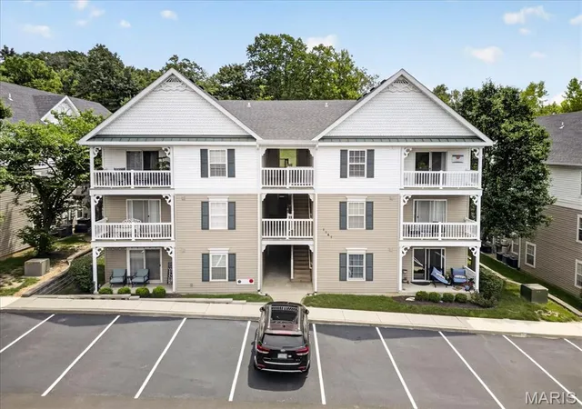 Photo 1 of Condo for sale at 1141 Arbor Creek Dr #1D, Saint Louis, MO 63122 | MLS# MIS26052363 | Listing updated on 2026-08-19