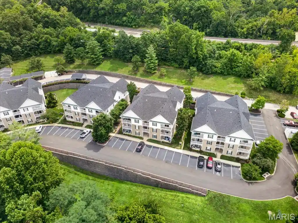 Listing Photo 33 - Condo for sale in 1141 Arbor Creek Dr located at 1141 Arbor Creek Dr, Kirkwood, MO 63122 - Unit #1D