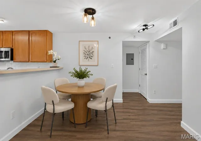 Photo 3 of Condo for sale at 1141 Arbor Creek Dr #1D, Saint Louis, MO 63122 | MLS# MIS26052363 | Listing updated on 2026-08-19