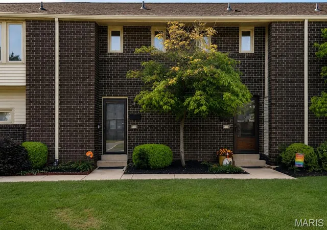 Photo 1 of Condo for sale at 12310 Rossridge Ct, Saint Louis, MO 63146 | MLS# MIS26052367 | Listing updated on 2026-08-15