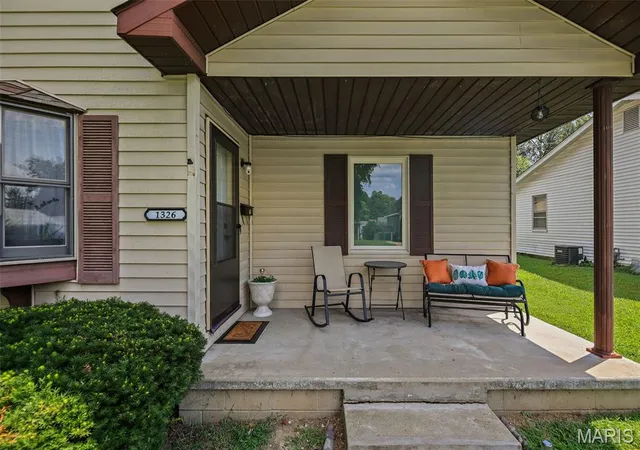 2nd image of 1326 Orchard St, Belleville, IL 62221 | MLS# MIS26052375