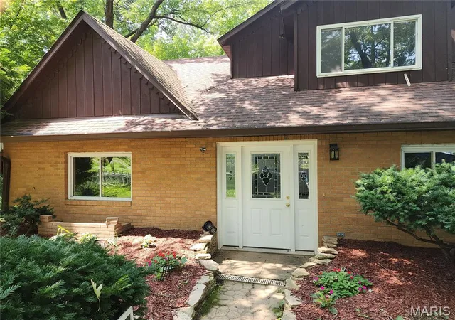 Photo 3 of Single family home for sale at 4847 Indian Hills Dr, Edwardsville, IL 62025 | MLS# MIS26052388 | Listing updated on 2026-08-29