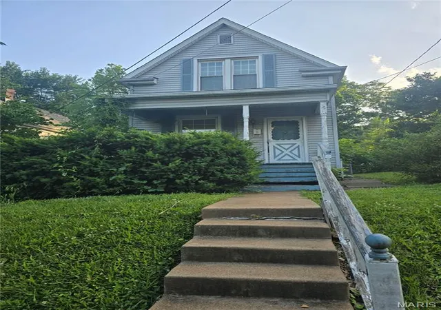 Photo 1 of Sale Pending at 7134 Drury Ln, Saint Louis, MO 63143 | MLS# MIS26052397 | Listing updated on 2026-09-13